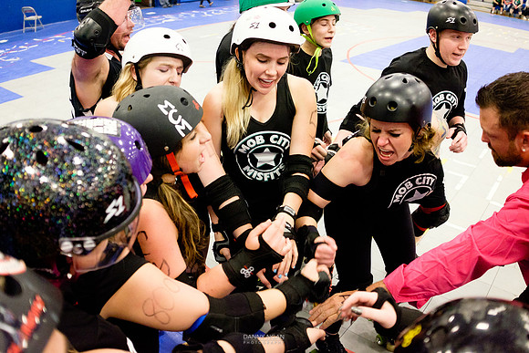 Camaro Harem vs. Mob City Misfits