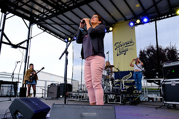 Everett Mayor Cassie Franklin introduces The Coathangers