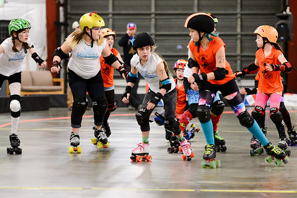 Orange Crush vs. Turquoise Terrors.