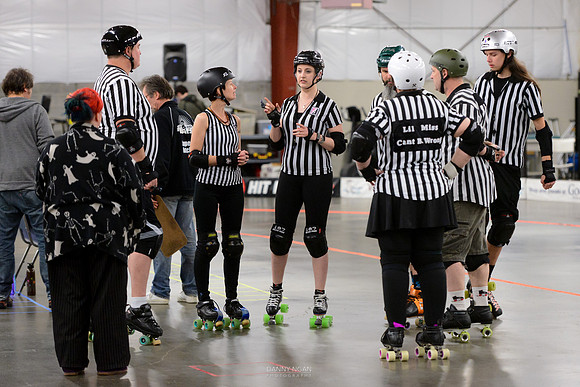 Orange Crush vs. Turquoise Terrors.