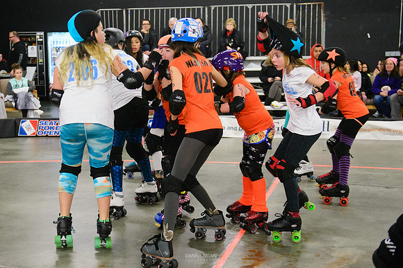 Turquoise Terrors vs. Orange Crush.