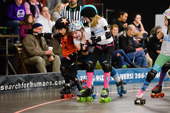 Orange Crush vs. Turquoise Terrors.