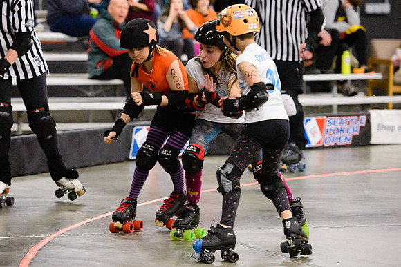 Orange Crush vs. Turquoise Terrors.