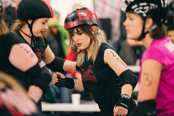 Evil Angels vs. Poison Skid'les.